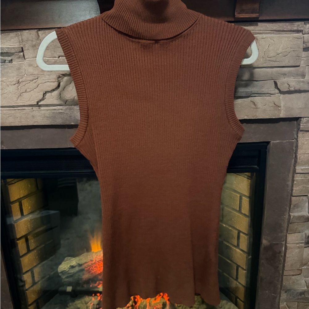 Sleeveless Brown Ribbed Top - Picture 5 of 6